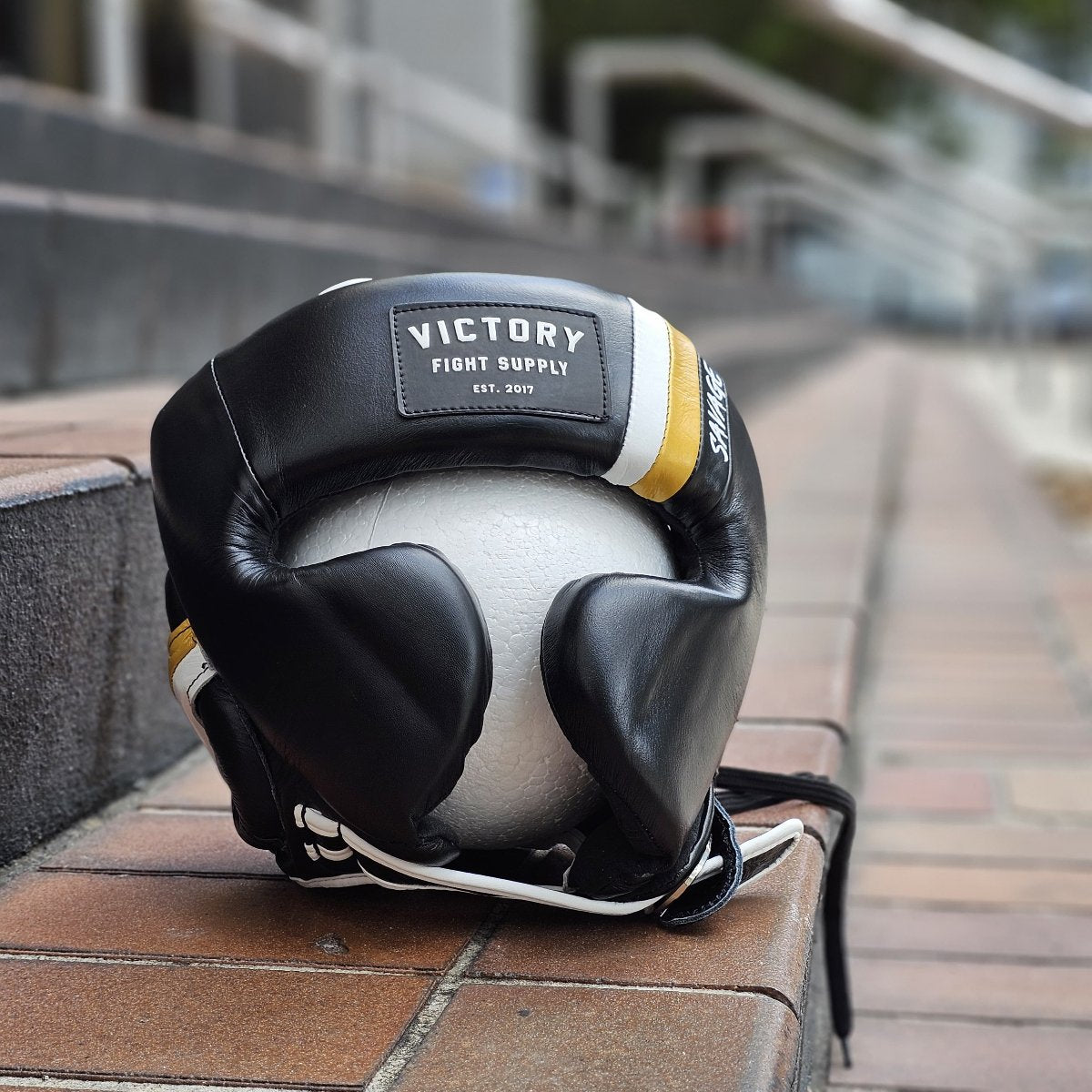 VICTORY HEADGEAR CHEEK LEATHER SAVAGE V2 BLACK/WHITE/GOLD