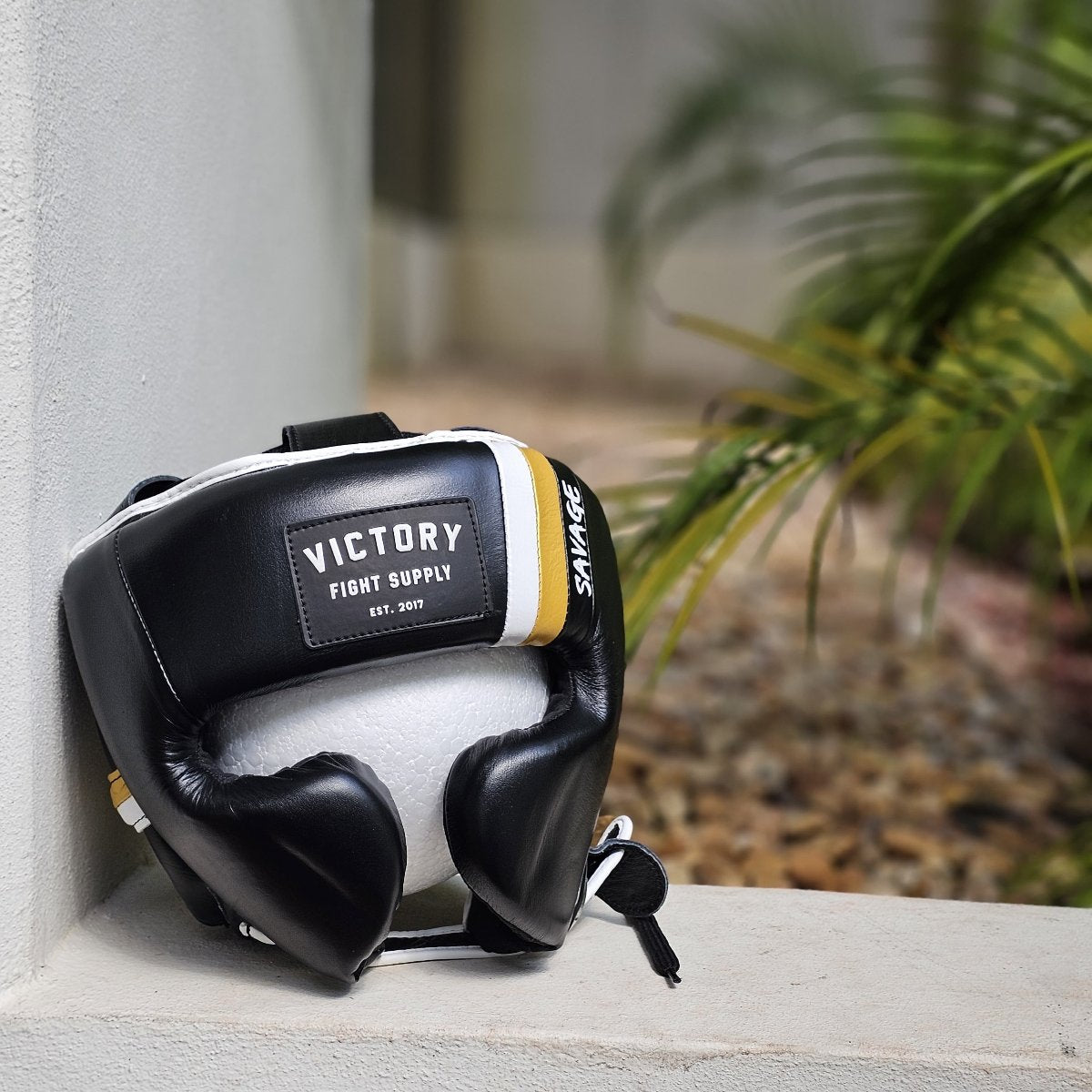 VICTORY HEADGEAR CHEEK LEATHER SAVAGE V2 BLACK/WHITE/GOLD