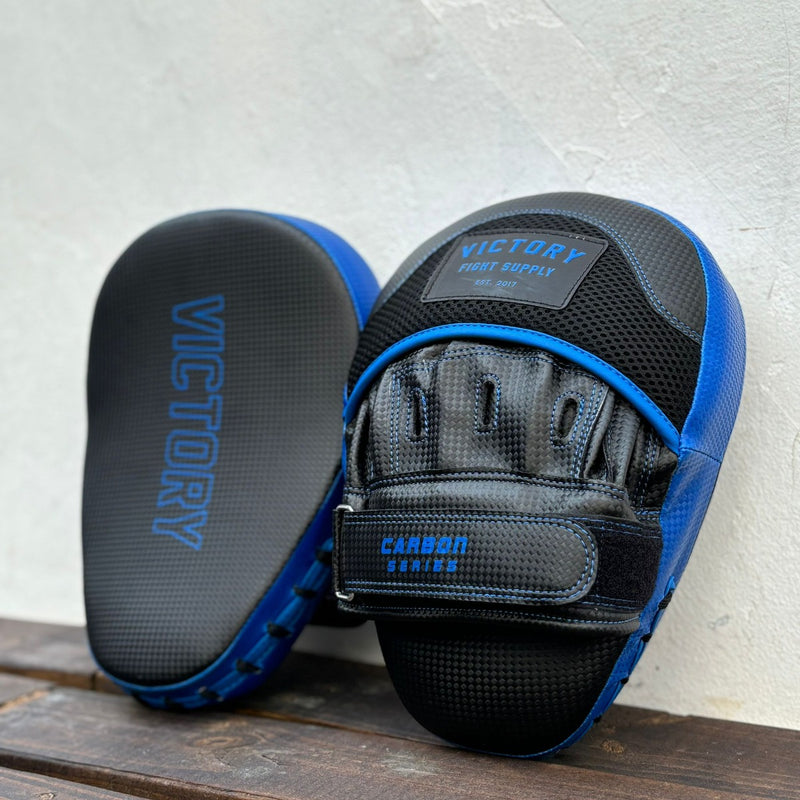 VICTORY FOCUS MITTS CURVED CARBON BLACK/BLUE