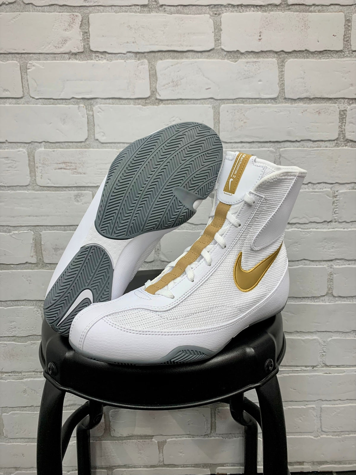 NIKE MACHOMAI SOLE WHITE GOLD SHOE