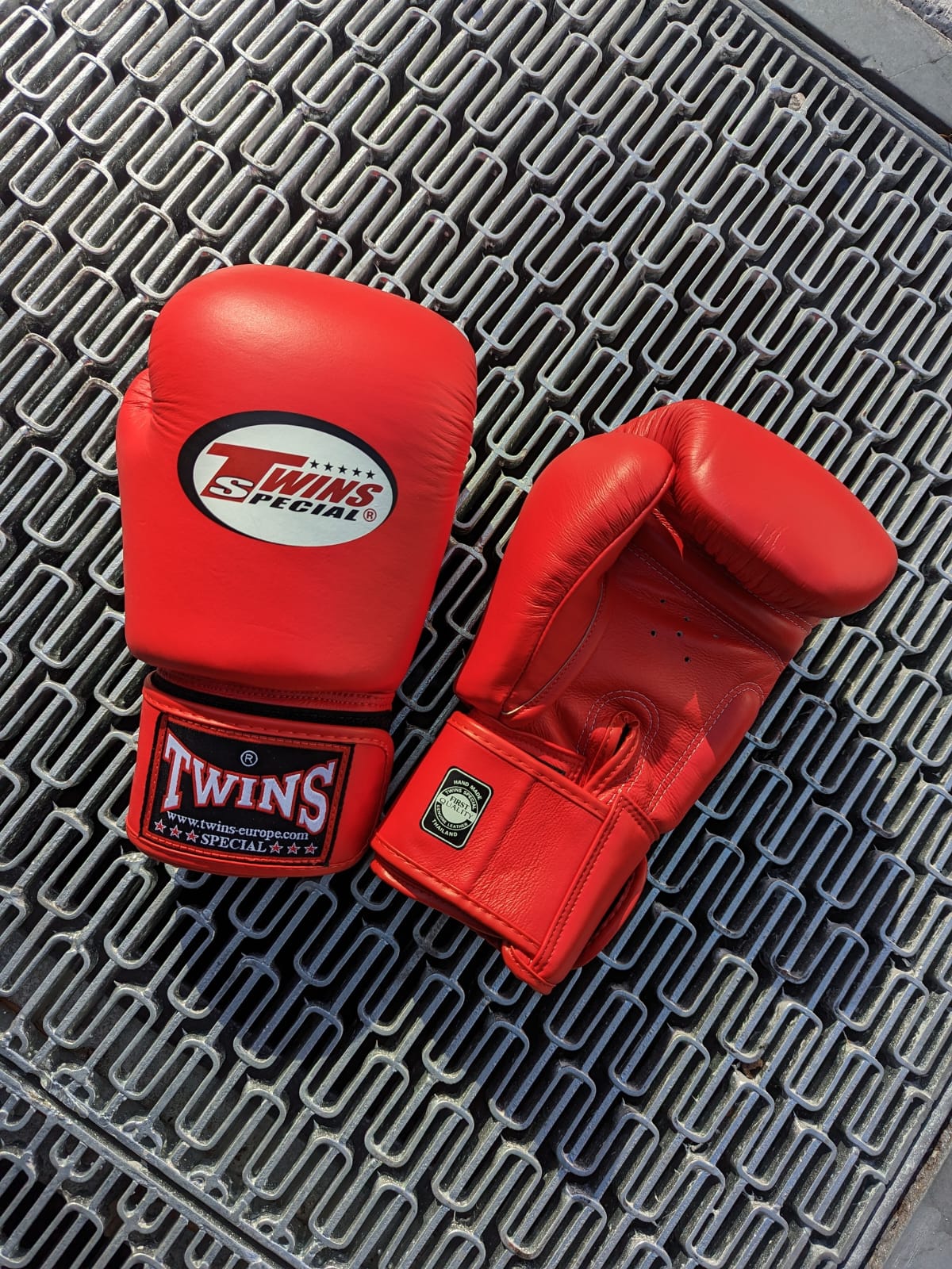 TWINS GLOVES LEATHER HOOK AND LOOP RED